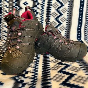 Keen toddler girls waterproof hiking shoes - size 8 toddler